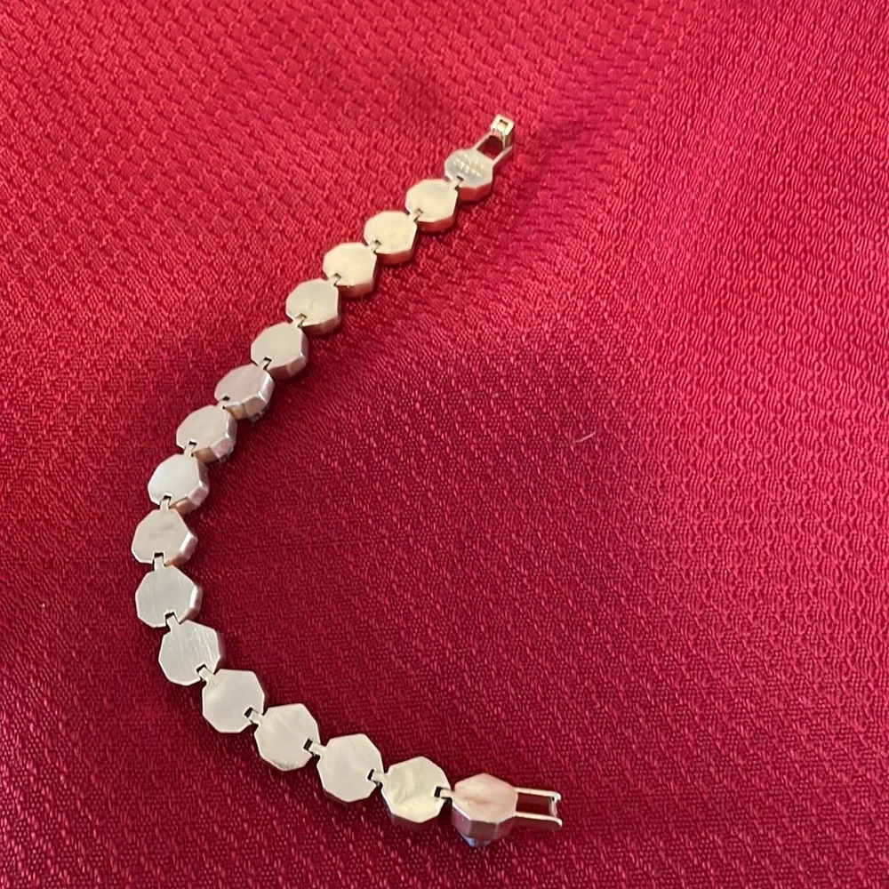 Kendra Scott stone bracelet in gold setting - Picture 3 of 5